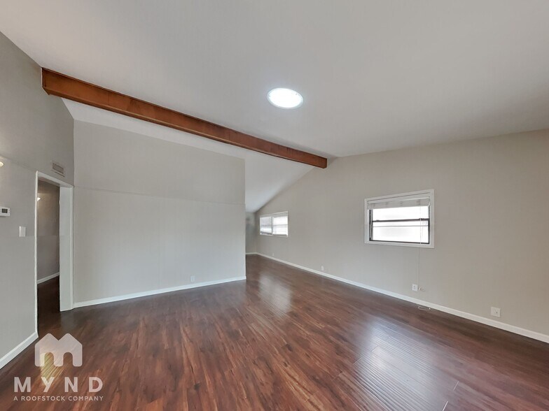 Building Photo - 925 Warren Way