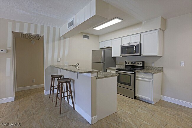 Building Photo - 5327 Summerlin Rd