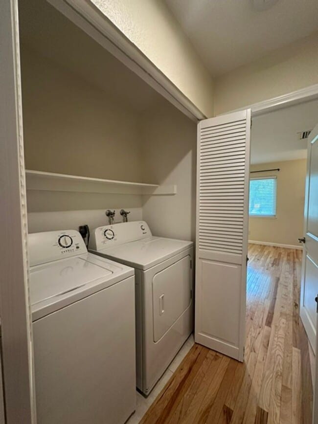 Building Photo - Stunning END-UNIT 3-bedroom condominium located in Agoura Hills