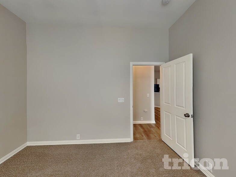 Building Photo - 227 Bison Meadow Dr