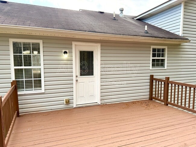 Building Photo - 753 Newport Dr