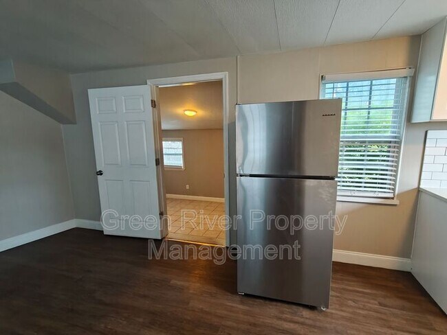Building Photo - 146 Phoenetia Dr