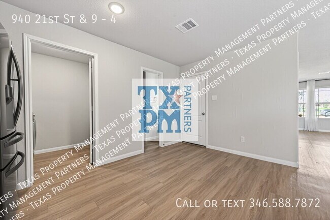 Building Photo - 940 21st St