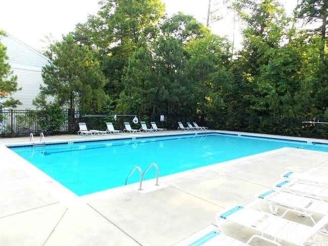 Building Photo - End Unit Townhome for Rent