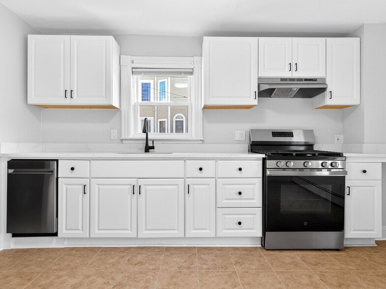 Building Photo - 100 Woodstock St