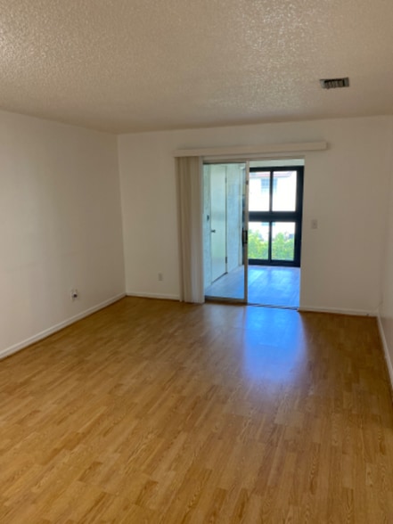 Building Photo - 3073 Sir Hamilton Cir