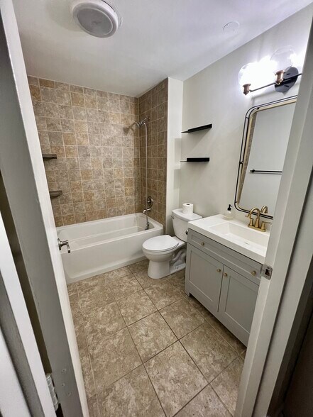 Bath - 6851 Larkspur Ct
