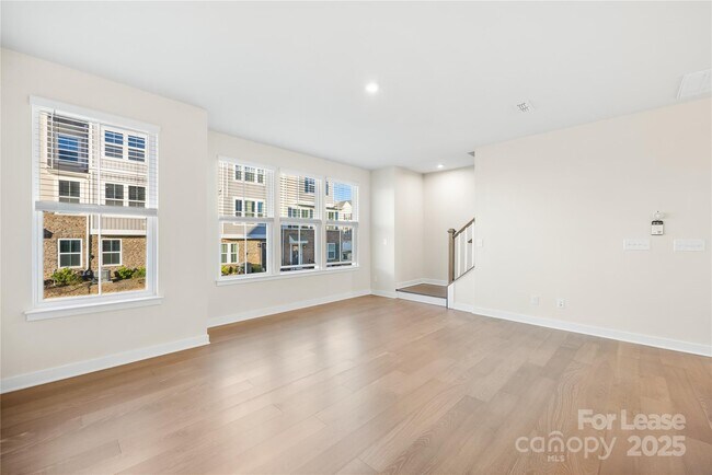 Building Photo - 9769 Oaklawn Blvd NW