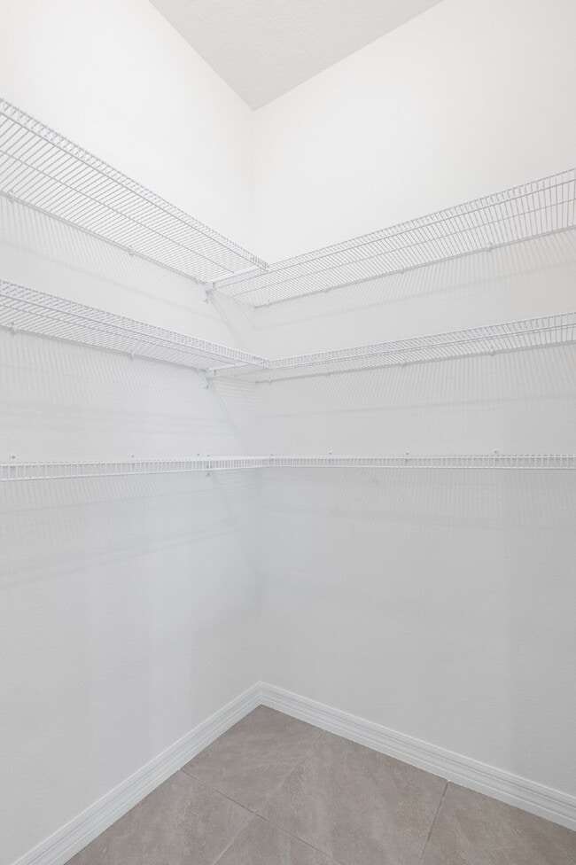 Building Photo - "Spacious 5-Bedroom Retreat with 3 Full Baths in Epperson Lagoon Wesley Chapel – 2,601 Sq. Ft. of...