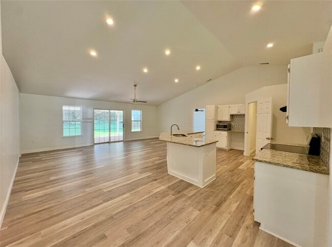 Building Photo - 1101 Ravenswood Dr