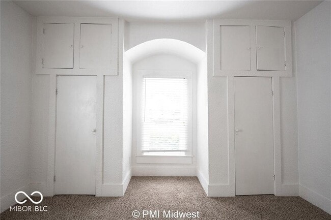 Building Photo - 1433 W 5th St