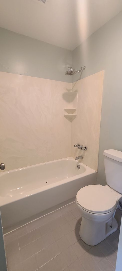 Building Photo - 104 Coachman Ln