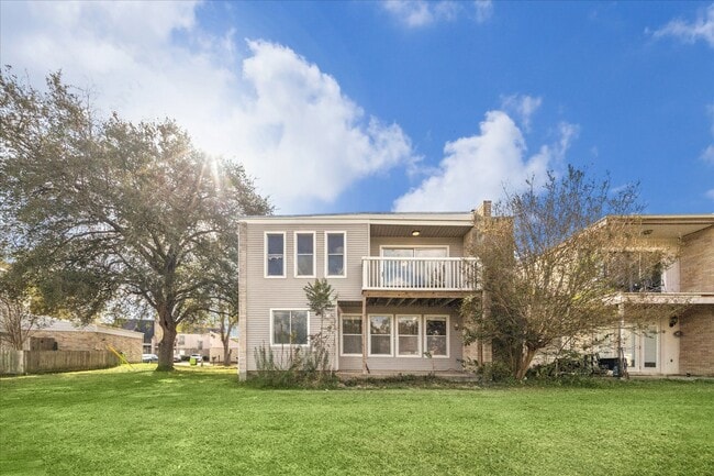 Building Photo - 2223 Par Ln