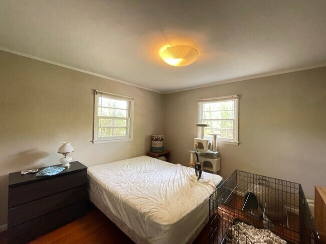 Building Photo - Knottingham Home Available