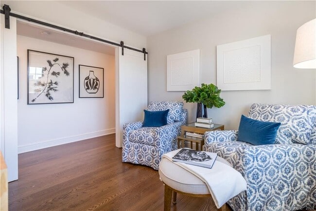 Building Photo - 201 Main St