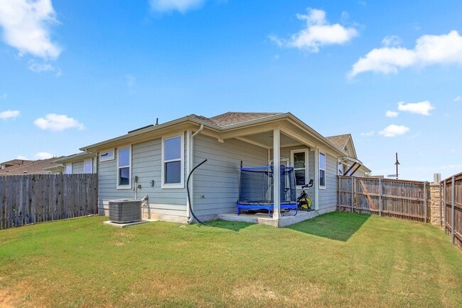Building Photo - 501 Peace Dr