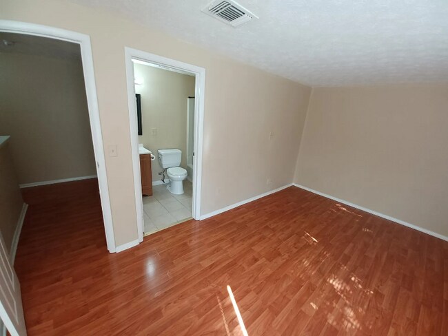 Building Photo - 8893 Roberts Dr