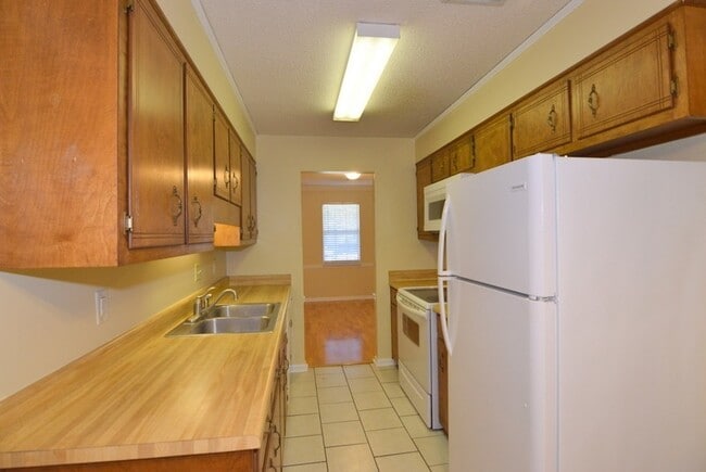 Building Photo - 515 Ridgewood Dr