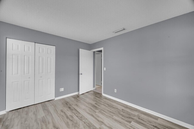 Building Photo - 3171 SE Aster Ln