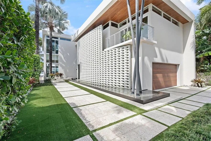 Building Photo - 610 W Dilido Dr