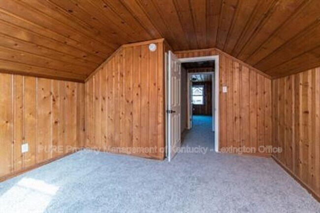 Building Photo - 574 Bob-O-Link Drive