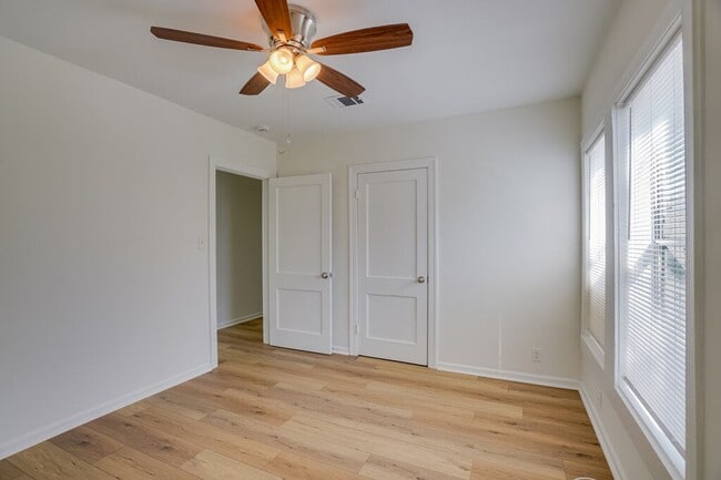 Building Photo - 2933 Moss St