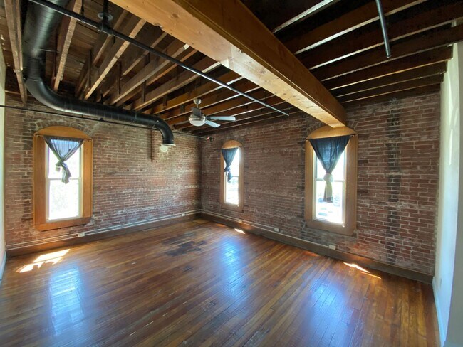 Building Photo - Market Street Lofts 203