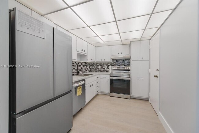 Building Photo - 1985 S Ocean Dr