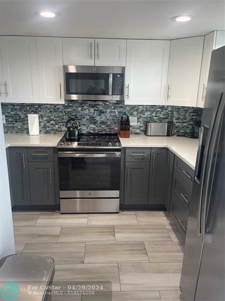 Building Photo - 111 Royal Pk Dr