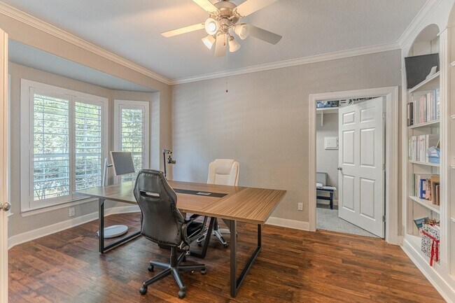 Building Photo - 2 Graylin Woods Pl