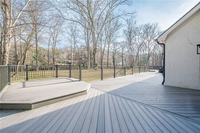 Building Photo - 4562 Columns Dr SE