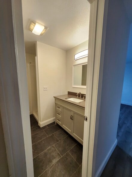 Primary bath - 20183 Vikings Crest Loop NE