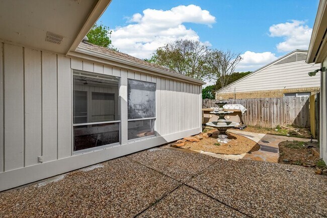 Building Photo - 1007 Apache Falls Dr