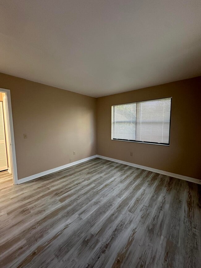 Building Photo - 954 Louisiana Ave