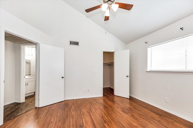 Building Photo - 10811 Richmond Ave.