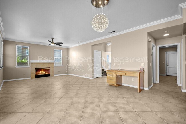 Building Photo - 28622 High Ridge Dr
