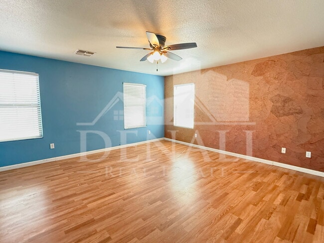 Building Photo - 2858 W Mineral Butte Dr