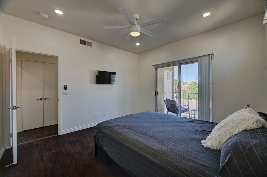 Building Photo - 251 S Green Valley Pky