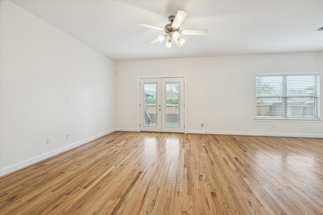 Building Photo - 701 E 40th St