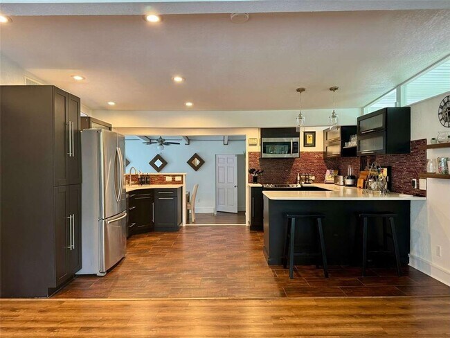 Building Photo - 3012 Grand View Ave