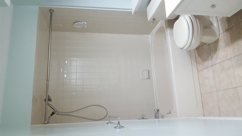 Building Photo - 1802 Woodbridge Commons Way