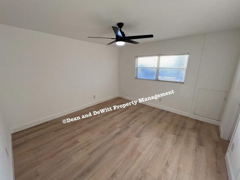 Building Photo - 2 Bed/1 Bath - Unit 8