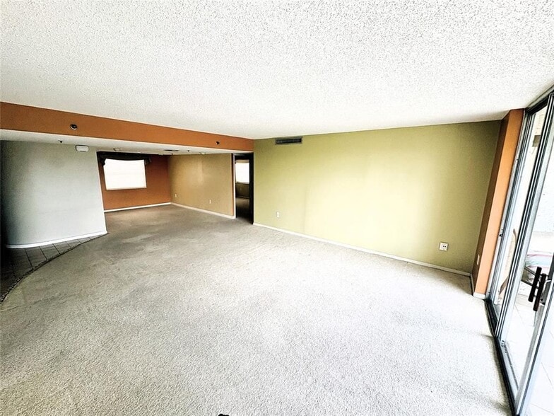 Building Photo - 3940 Inverrary Blvd