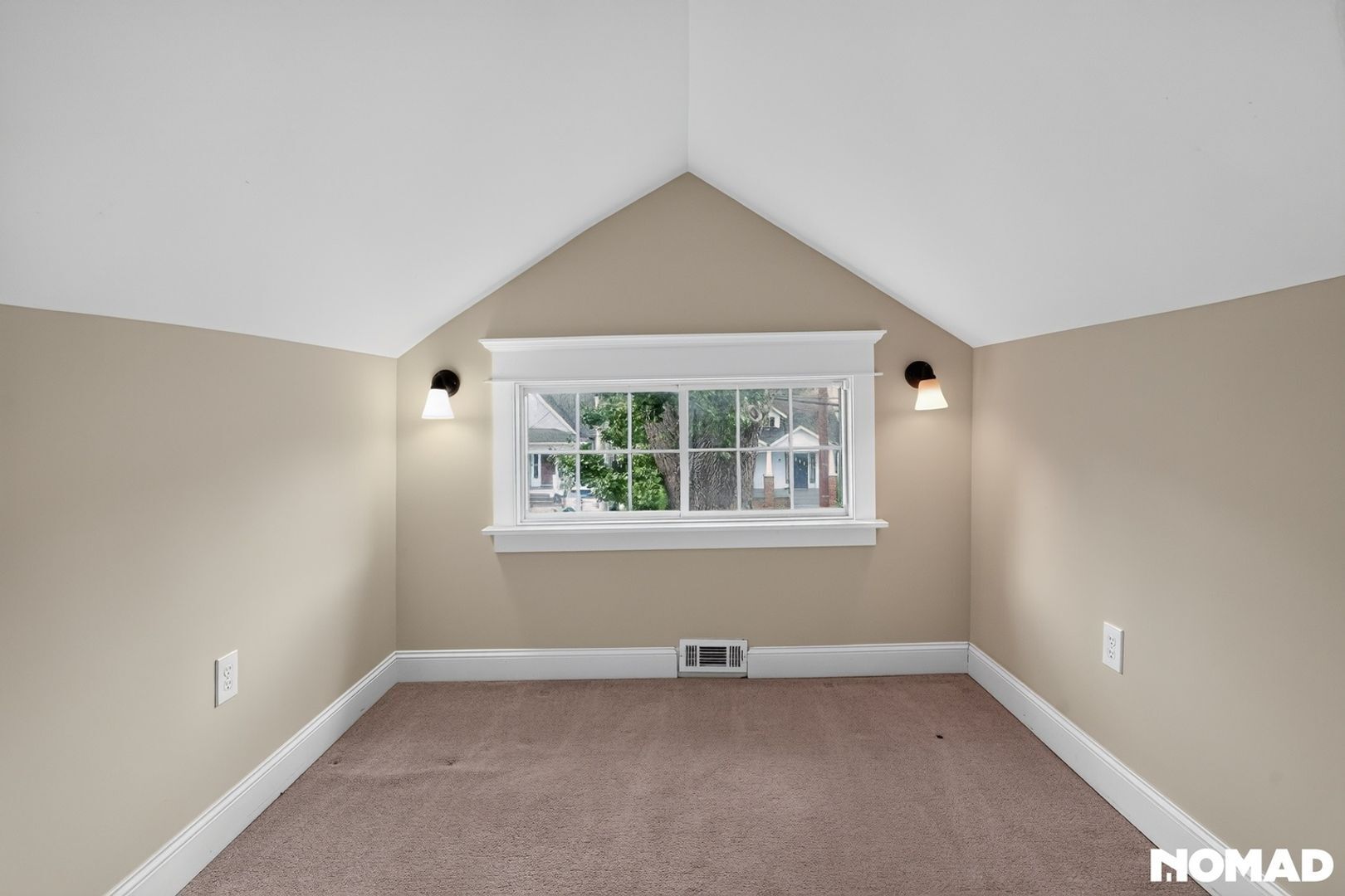 Building Photo - 1040 Sharpe Ave