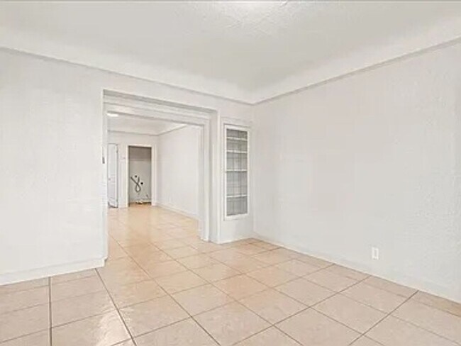 Building Photo - 3123 San Rafael Ct