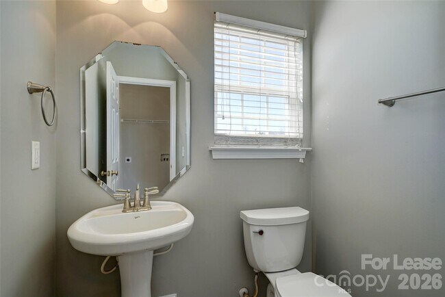 Building Photo - 2034 Wexford Way