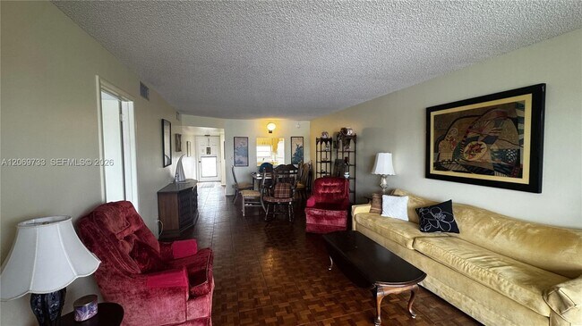 Building Photo - 9423 S Hollybrook Lake Dr