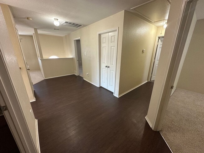 Building Photo - Spacious 4/2.5 Rental in Great ISD & LOTS ...