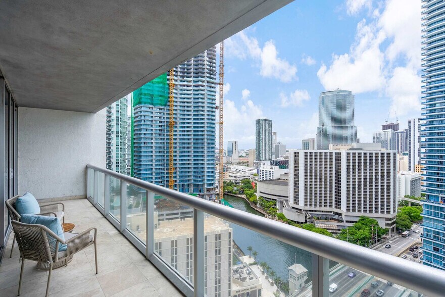 Building Photo - 485 Brickell Ave