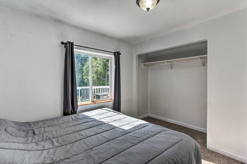 Building Photo - 37462 Row River Rd